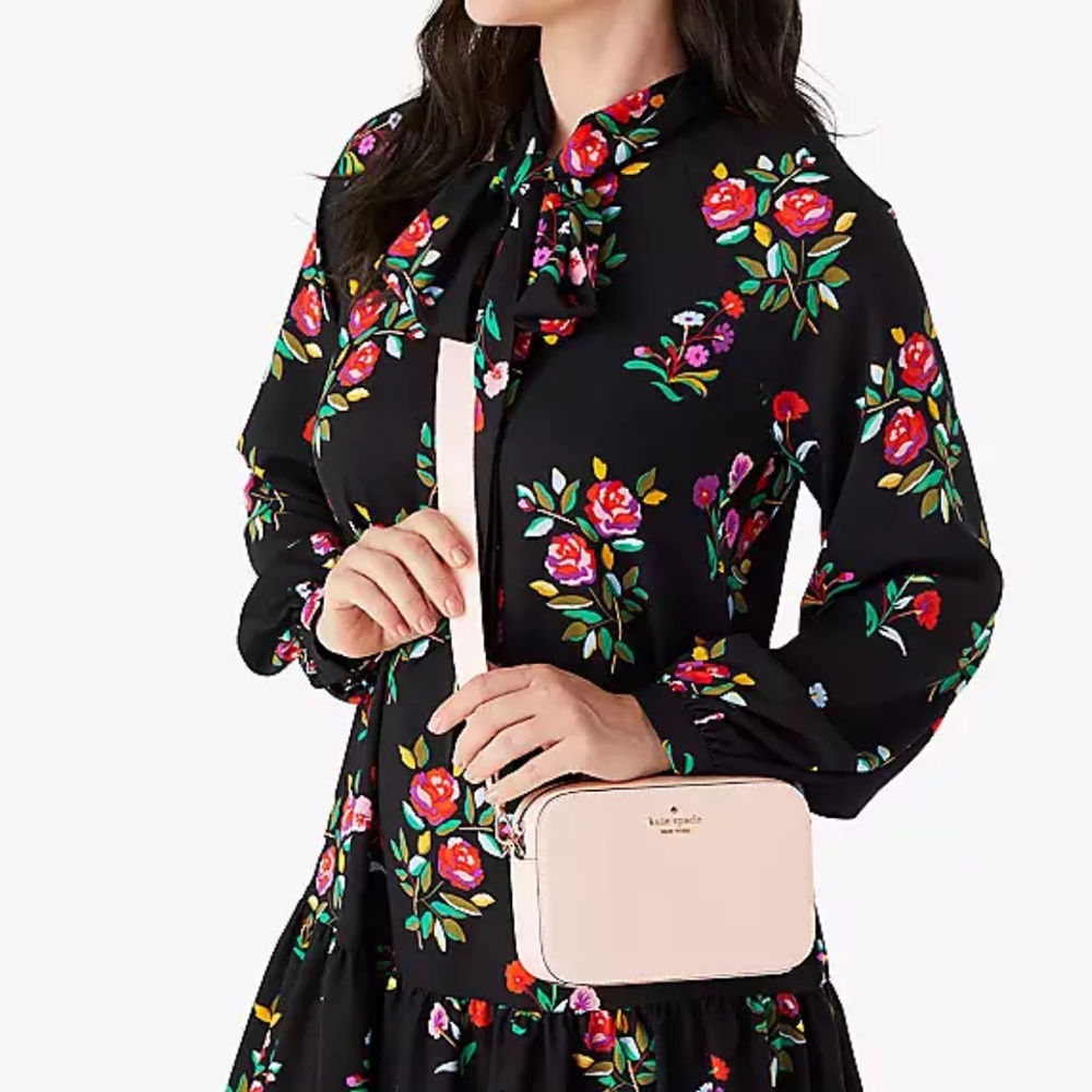 Kate Spade Madison Mini Camera Bag
COLOR:
Conch Pink
NWT - Picture 12 of 16